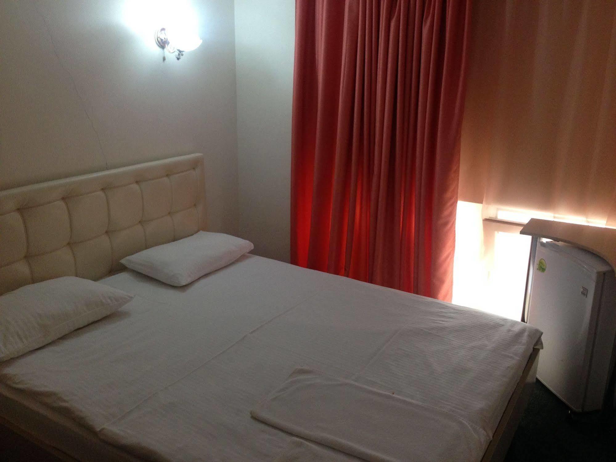 Bayterek Hotel Astana Eksteriør bilde