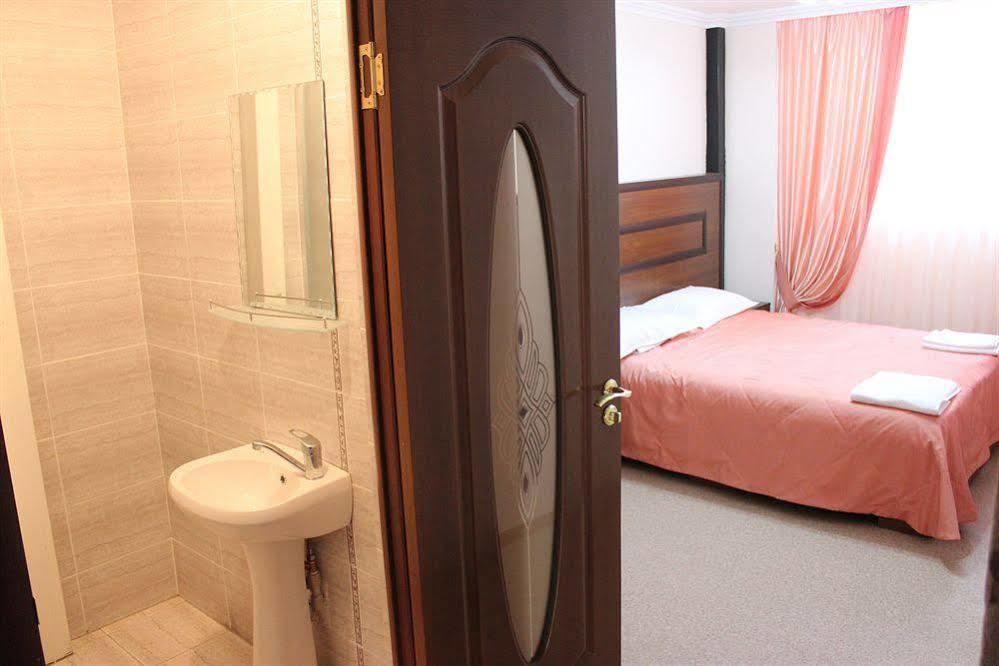 Bayterek Hotel Astana Eksteriør bilde